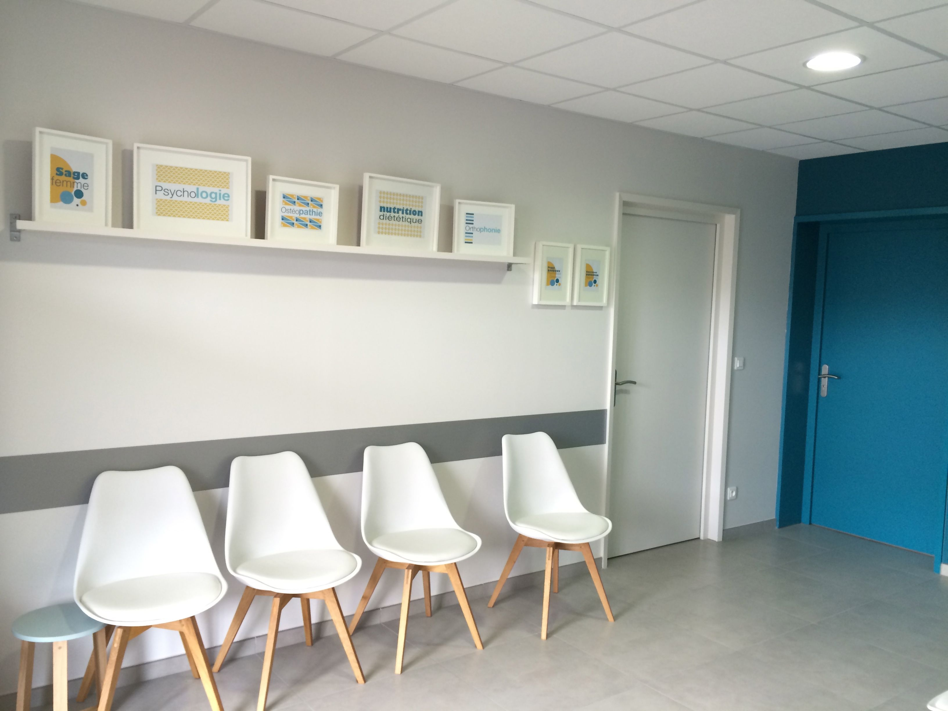 Salle d'attente médicale moderne